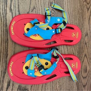 Kids snowshoe